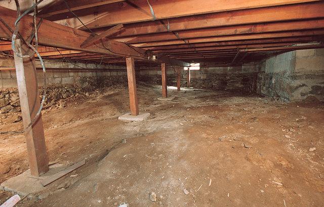 Dirt-floor basement before encapsulation